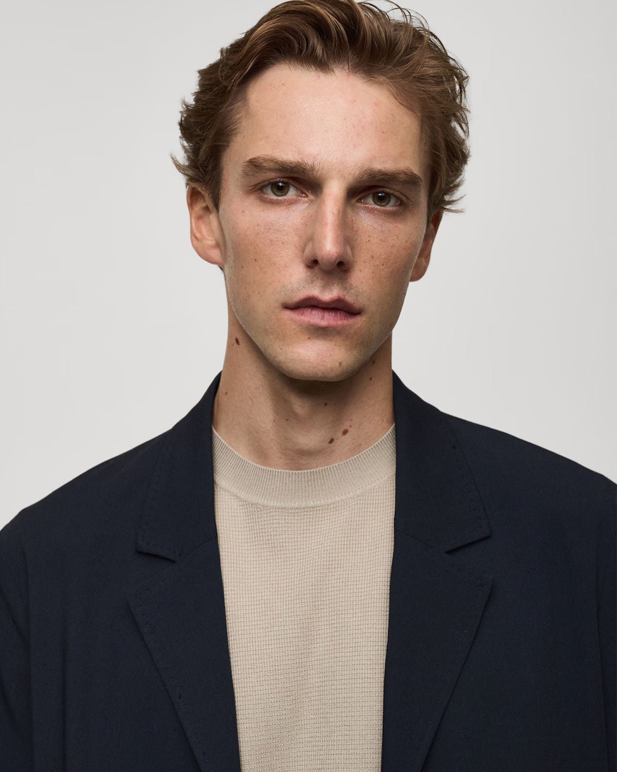 Slim-fit suit jacket with pockets - Image 3